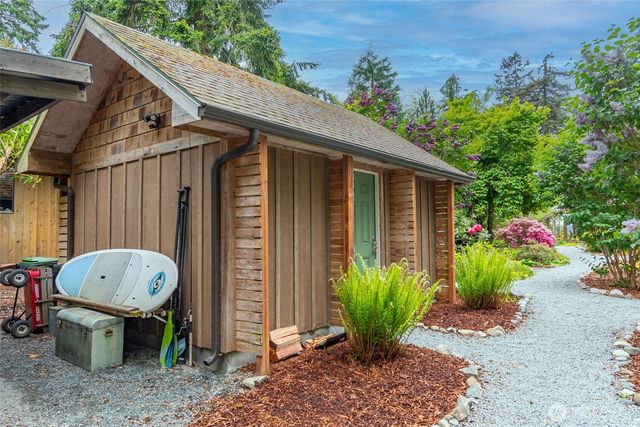 5222 East Harbor Road, Freeland, WA 98249