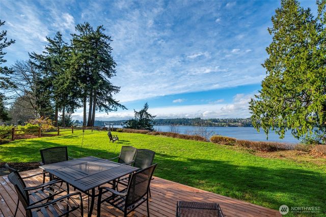 5222 East Harbor Road, Freeland, WA 98249
