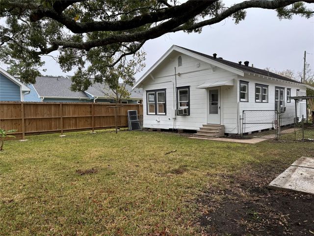 1610 W Sidnor Street, Alvin, TX 77511