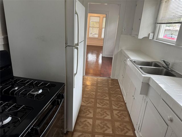 1610 W Sidnor Street, Alvin, TX 77511