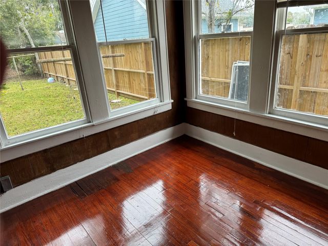 1610 W Sidnor Street, Alvin, TX 77511