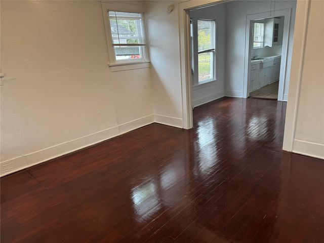 1610 W Sidnor Street, Alvin, TX 77511