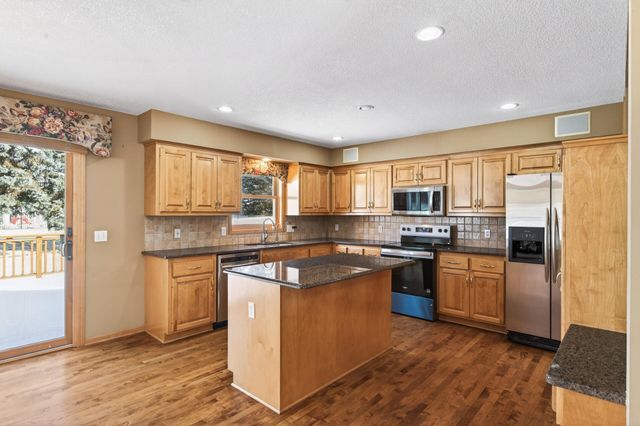 15920 48th Avenue N, Plymouth, MN 55446