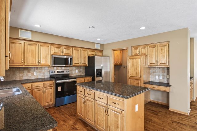 15920 48th Avenue N, Plymouth, MN 55446