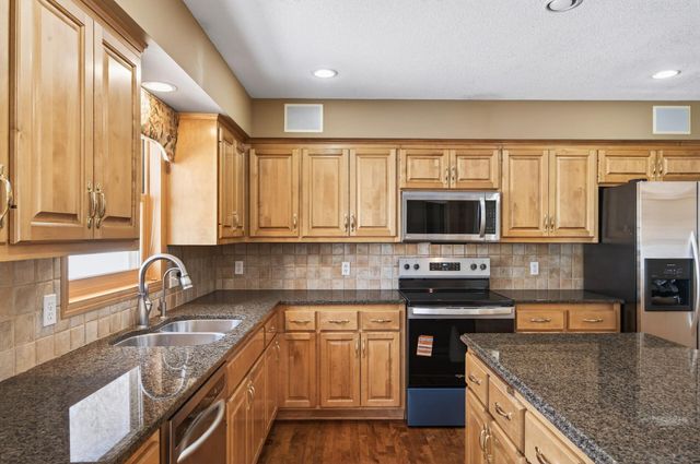 15920 48th Avenue N, Plymouth, MN 55446