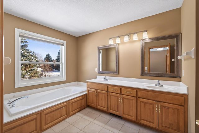 15920 48th Avenue N, Plymouth, MN 55446