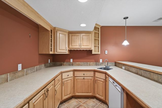 15920 48th Avenue N, Plymouth, MN 55446