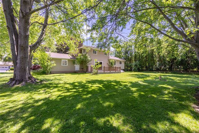 32 Flamingo Drive, Gates, NY 14624