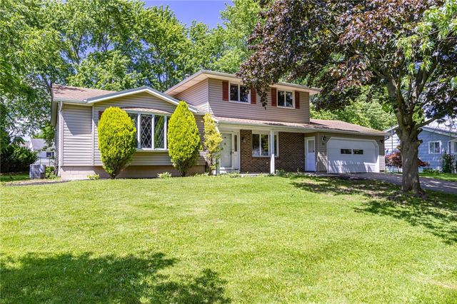 32 Flamingo Drive, Gates, NY 14624