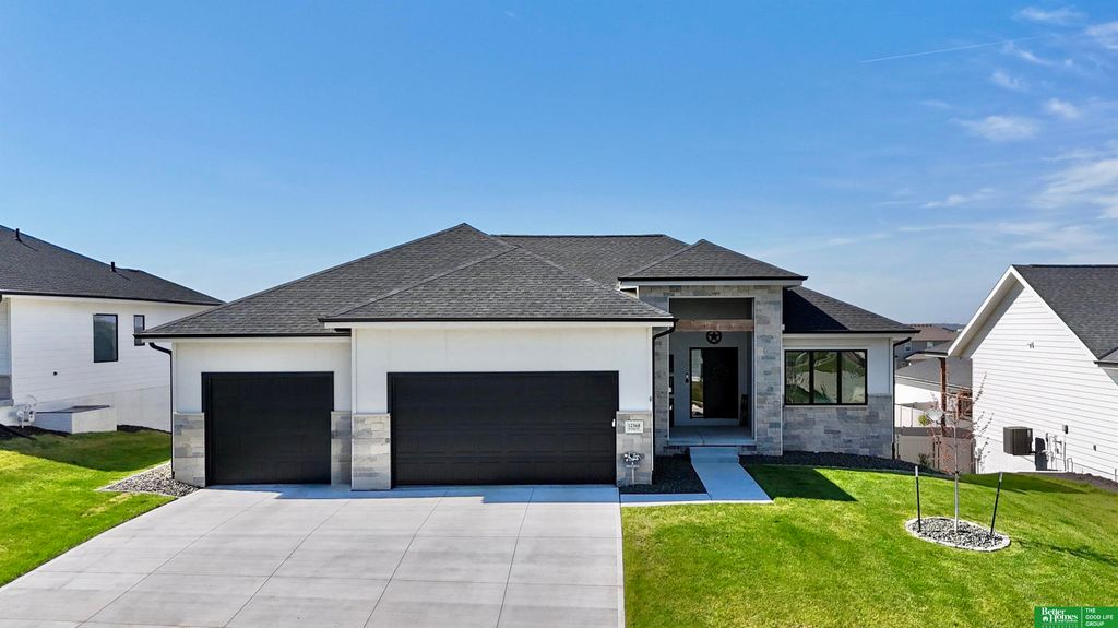 12368 Windsor Drive, Papillion, NE 68046