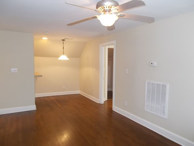 216 Thomas Ter Apt B, Lebanon, TN 37087