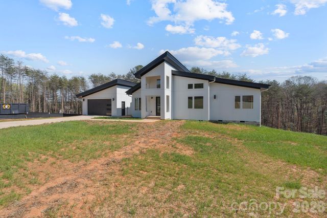 5733 Selkirk Drive, Hickory, NC 28601