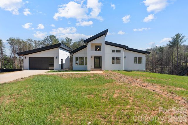 5733 Selkirk Drive, Hickory, NC 28601