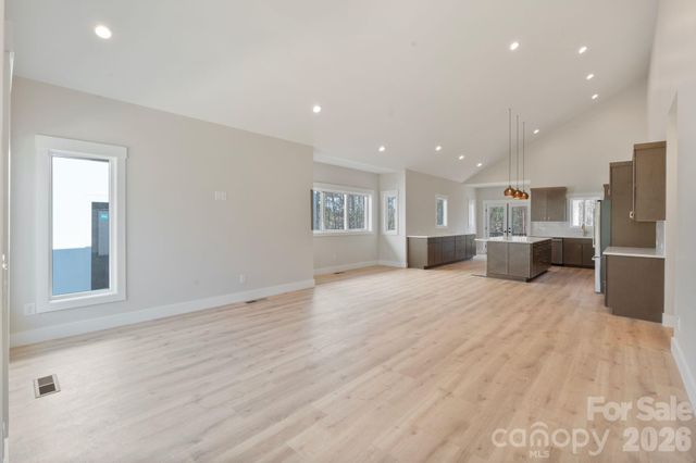 5733 Selkirk Drive, Hickory, NC 28601
