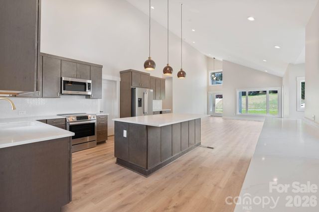 5733 Selkirk Drive, Hickory, NC 28601