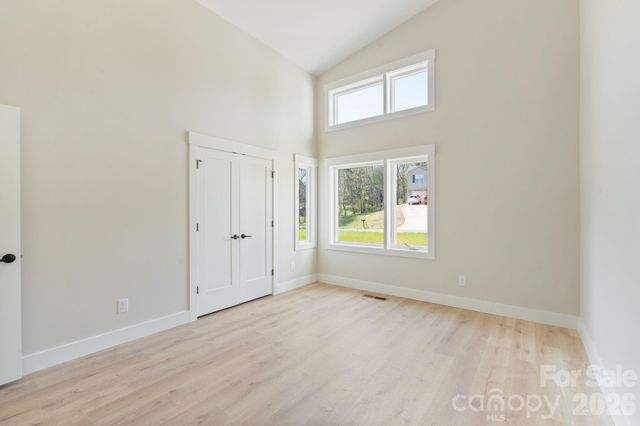 5733 Selkirk Drive, Hickory, NC 28601