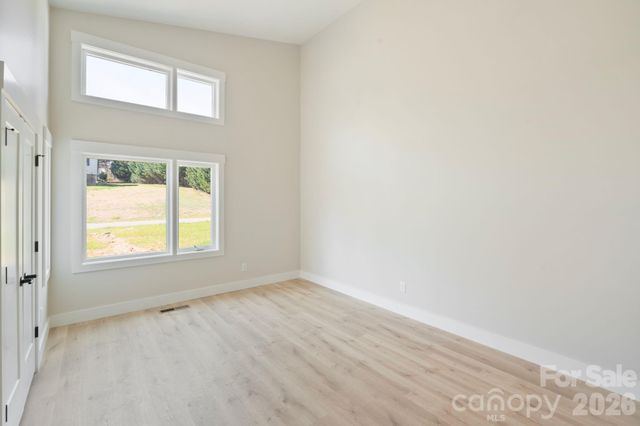 5733 Selkirk Drive, Hickory, NC 28601