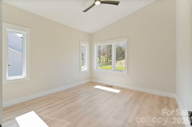 5733 Selkirk Drive, Hickory, NC 28601