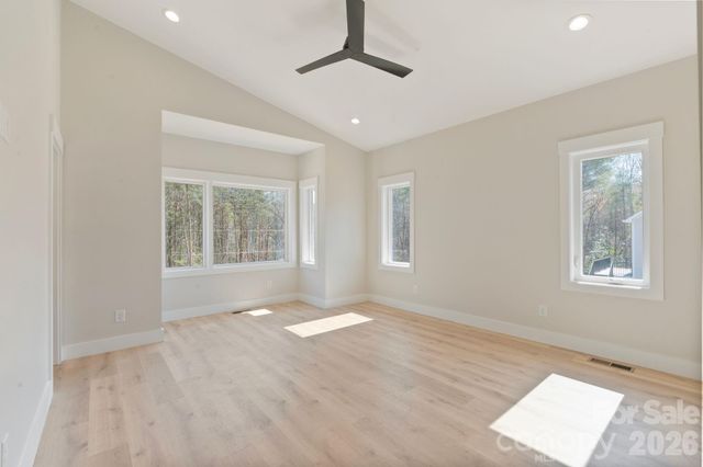 5733 Selkirk Drive, Hickory, NC 28601