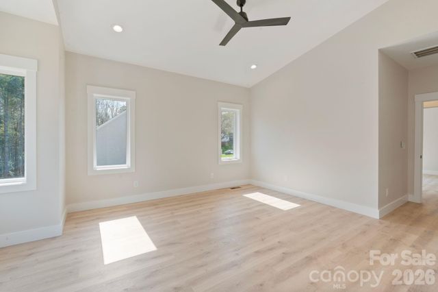 5733 Selkirk Drive, Hickory, NC 28601