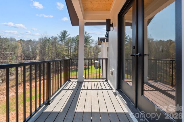 5733 Selkirk Drive, Hickory, NC 28601