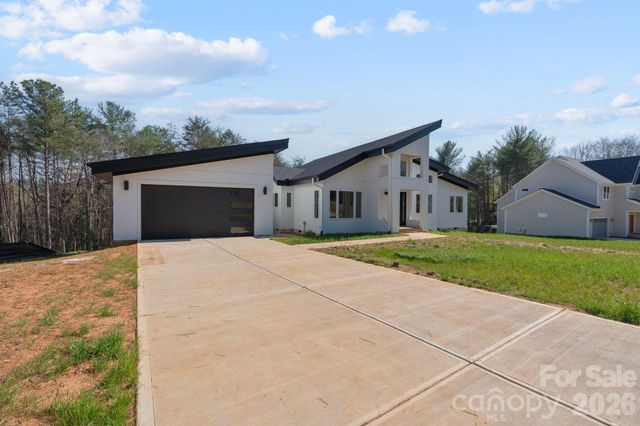 5733 Selkirk Drive, Hickory, NC 28601