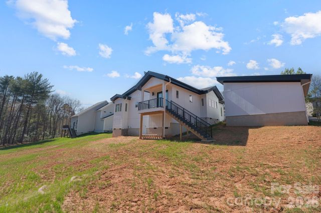 5733 Selkirk Drive, Hickory, NC 28601