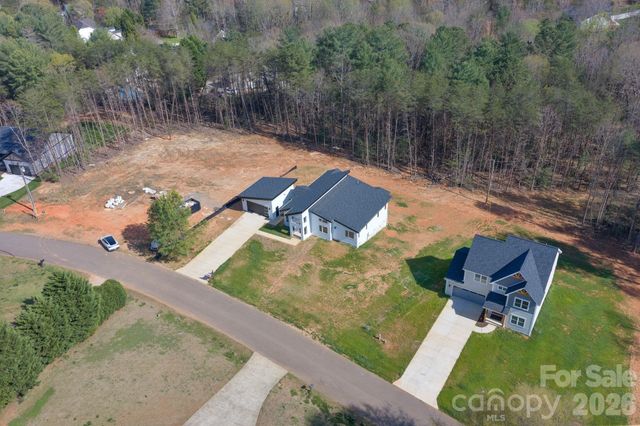 5733 Selkirk Drive, Hickory, NC 28601