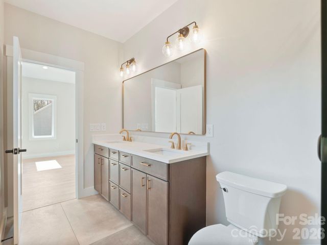 5733 Selkirk Drive, Hickory, NC 28601