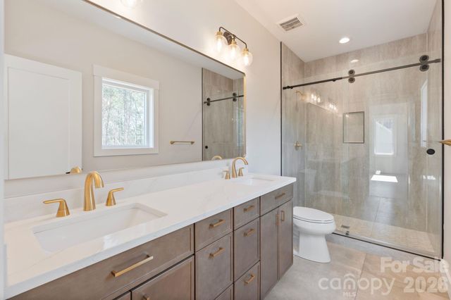 5733 Selkirk Drive, Hickory, NC 28601