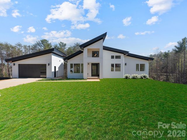 5733 Selkirk Drive, Hickory, NC 28601
