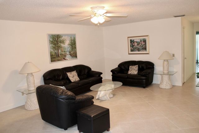 8 Lake Vista Trl Apt 201, Port St Lucie, FL 34952