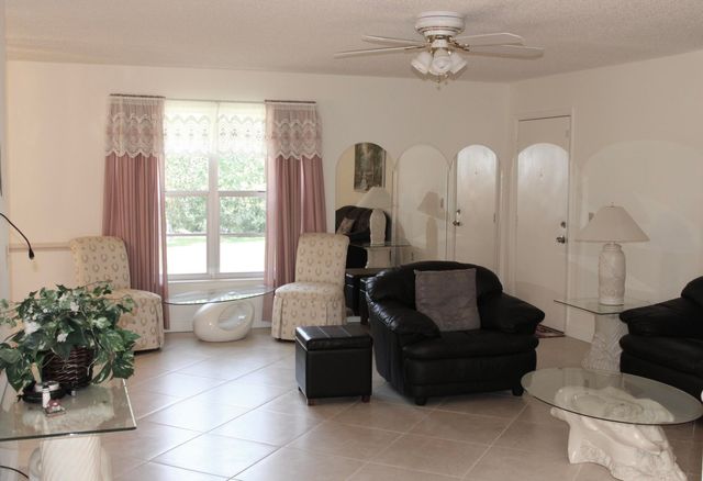 8 Lake Vista Trl Apt 201, Port St Lucie, FL 34952