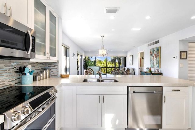 2550 Presidential Way 301, West Palm Beach, FL 33401