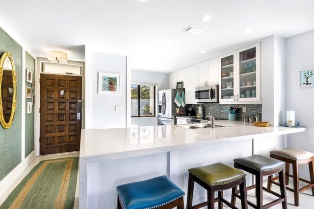 2550 Presidential Way 301, West Palm Beach, FL 33401