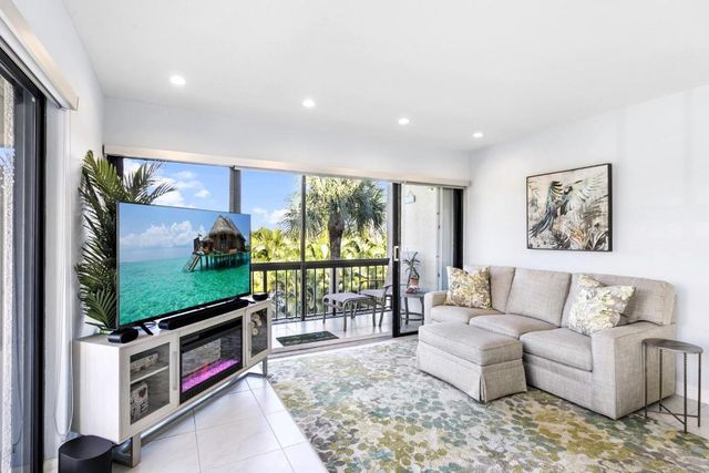 2550 Presidential Way 301, West Palm Beach, FL 33401