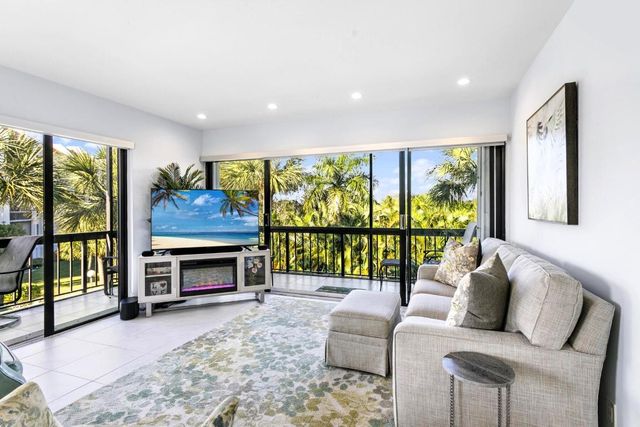 2550 Presidential Way 301, West Palm Beach, FL 33401