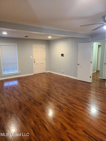 5225 Sunnyvale Drive, Jackson, MS 39211