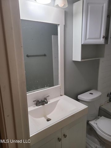 5225 Sunnyvale Drive, Jackson, MS 39211