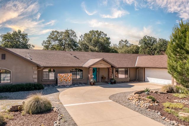 42404 John Muir Drive, Coarsegold, CA 93614