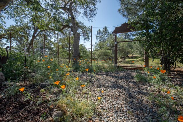42404 John Muir Drive, Coarsegold, CA 93614