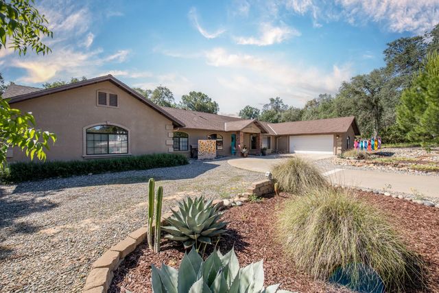 42404 John Muir Drive, Coarsegold, CA 93614