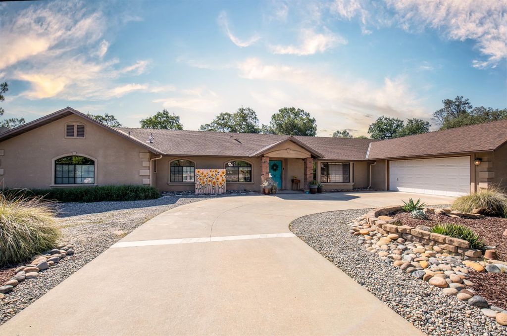 42404 John Muir Drive, Coarsegold, CA 93614