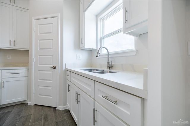 1109 N Altuve Drive, Edinburg, TX 78541