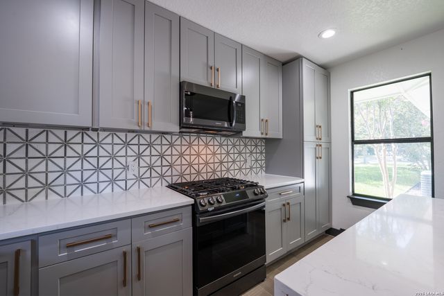 427 Laramie, San Antonio, TX 78209