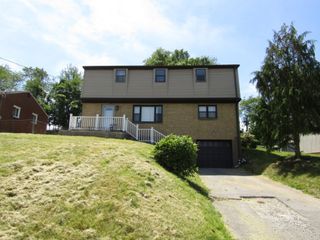 5560 Clarene Dr, Bethel Park, PA 15102