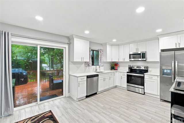 15 Seaside Avenue, Sound Beach, NY 11789