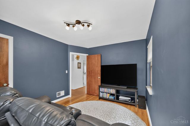 6747 Plainfield Road, Silverton, OH 45236