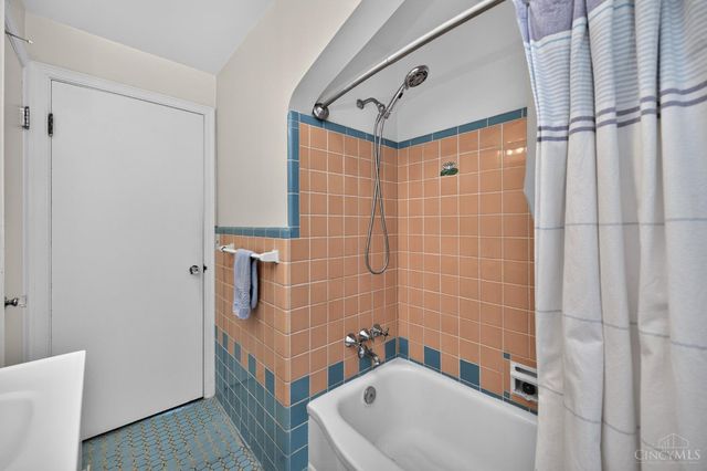 6747 Plainfield Road, Silverton, OH 45236