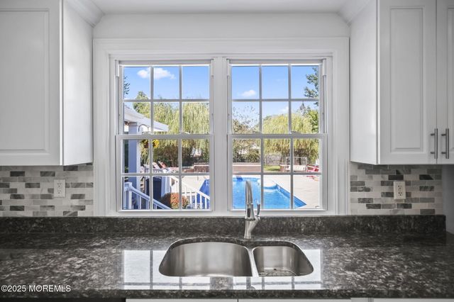 28 W Park Avenue, Belford, NJ 07718